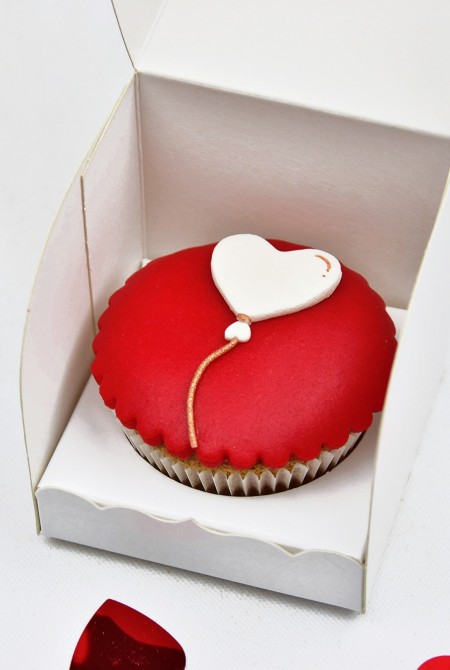 Valentin cupcake 1 BOX - Szív lufi 2 890 HUF