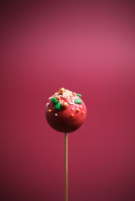 9. Karácsonyi Cake Pop piros 890 HUF / db