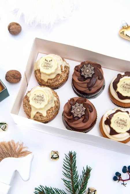 6-BOX Karácsonyi Cupcake válogatás csokidísszel 11 240 HUF