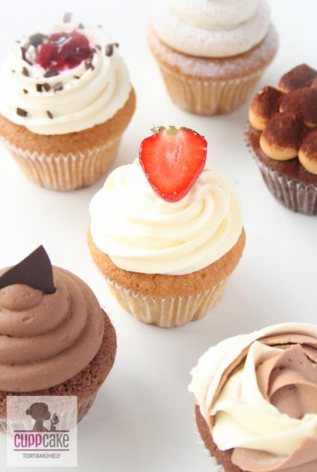 Epres fehércsokoládés cupcake 1590Ft / db