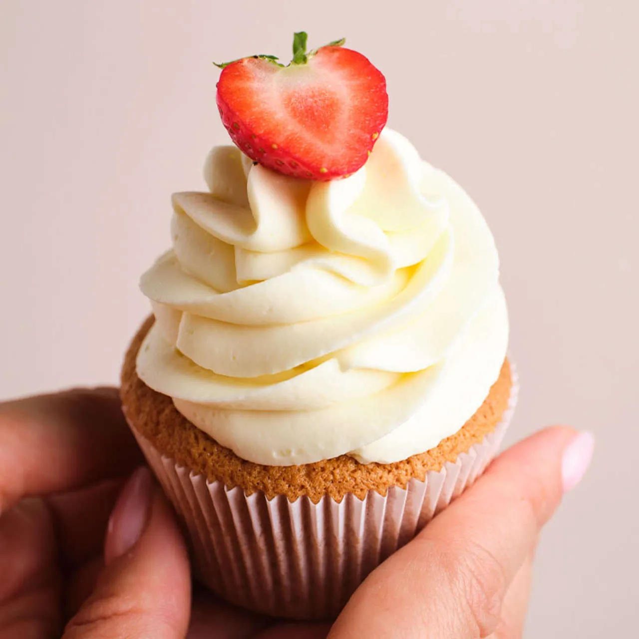 Epres fehércsokoládés cupcake - Image 3
