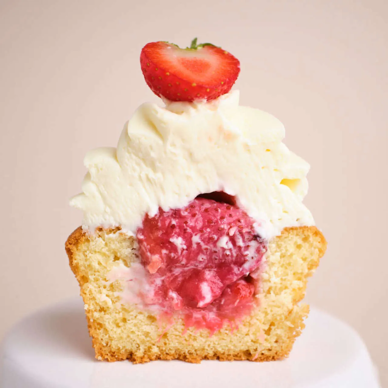 Epres fehércsokoládés cupcake - Image 4